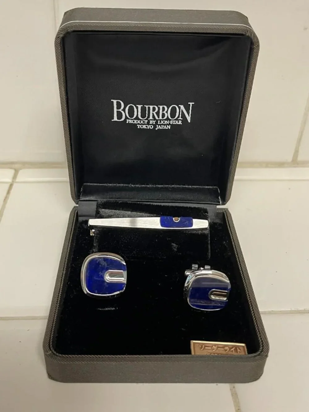 Bourbon tie bar and cufflinks